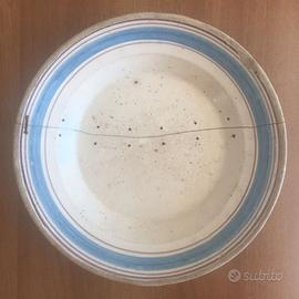 Piatto antico con riparazione