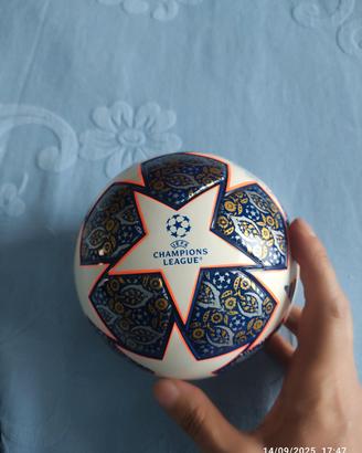 Pallone Adidas champion league 