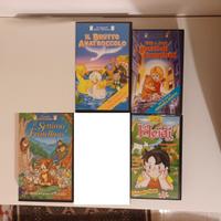 Quattro film di animazione su videocassette VHS.