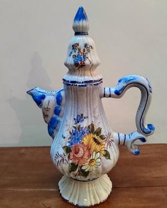 Antica teiera ceramica
