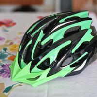 Casco bici nero e verde