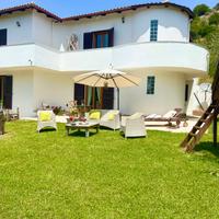 Villa immersa nel verde