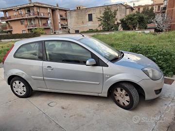 Ford Fiesta 1.4 TDCi 68CV 5 porte Titanium