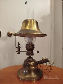 Lampada da tavolo vintage in metallo