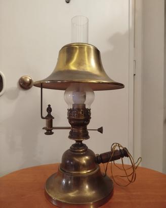 Lampada da tavolo vintage in metallo