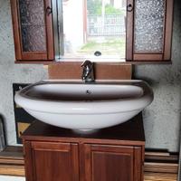 mobiletto bagno e lavabo