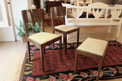 Coppia di sedie con panchetta in legno massello