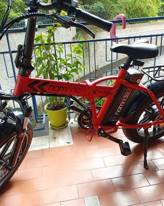 Bicicletta elettrica Rossa