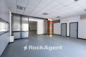 GRANDE CAPANNONE VICINO ALLA CITTA'