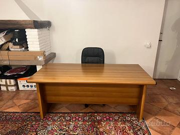 Scrivania professionale + mobile porta documenti