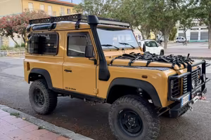 Land Rover Defender 90