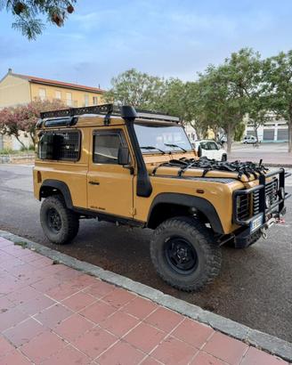 Land Rover Defender 90