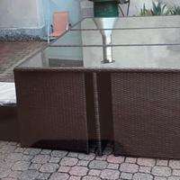 tavolo con 6 sedie e 4 sgabelli + cuscini