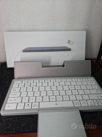 Tastiera Bluetooth con Stand + Trackpad Retrattile