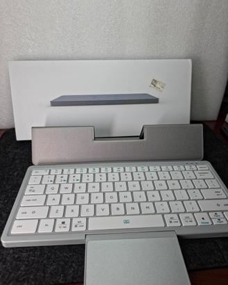Tastiera Bluetooth con Stand + Trackpad Retrattile