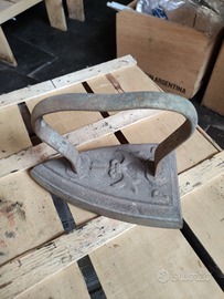 Ferro da stiro antico