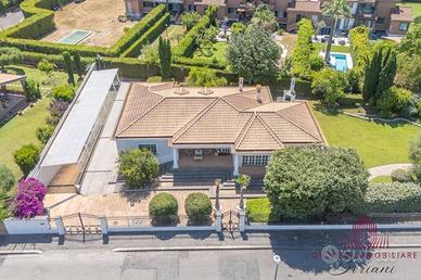 Villa di 652 m² con più di 5 locali e box auto dop