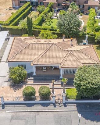 Villa di 652 m² con più di 5 locali e box auto dop