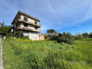 APPARTAMENTO AL SECONDO PIANO CON AMPIO MAGAZZINO