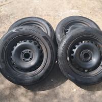 Set Completo 4 Gomme Invernali Goodyear Snowmaster