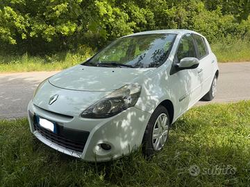 Renault Clio 1.2 Benzina 75cv. 5p. con NAV TOMTOM