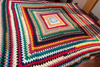 Coperta o trapunta all'uncinetto