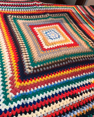 Coperta o trapunta all'uncinetto