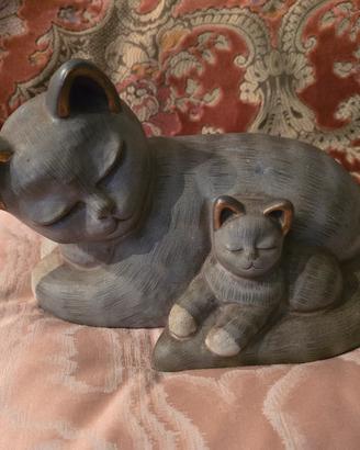 Raro gatto di Thun con gattino