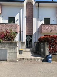 2 LOCALI A STANGHELLA