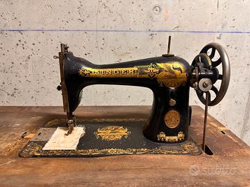 Macchina da cucire antica