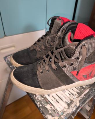 scarpe moto dainese