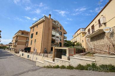 3 LOCALI A GENZANO DI ROMA