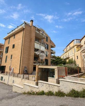 3 LOCALI A GENZANO DI ROMA