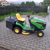 Trattorino tagliaerba John Deere X147R 