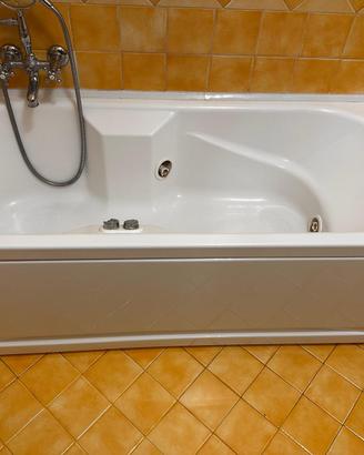 Vasca idromassaggio jacuzzi