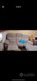 divano tre posti grigio