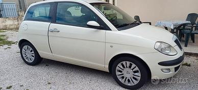 Lancia Y versione Momo