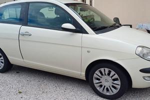 Lancia Y versione Momo