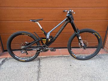 MTB DH Canyon Sender CFR Carbon