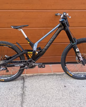 MTB DH Canyon Sender CFR Carbon