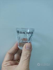 Bicchiere rum Bacardi