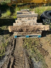 Cordioli e paracarri antichi in granito