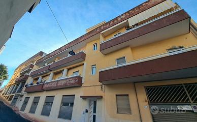 Primo Piano Con Box Auto
