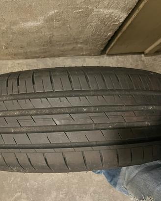 4 GOMME GOODYEAR 205/60 R16 92H ESTIVE