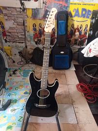 Chitarra Stratoacoustica Amplificata