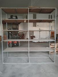 scaffali-carrelli con e senza ruote, tavoli