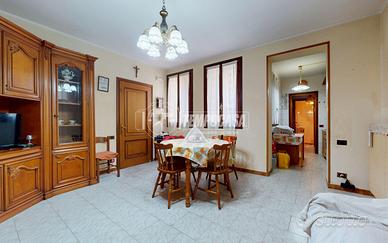 Ampio bilocale con cortile