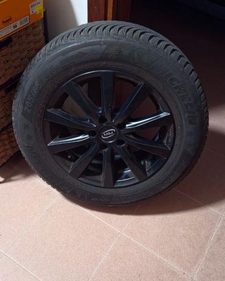 Treno di 4 cerchi e pneumatici michelin 4 stagioni