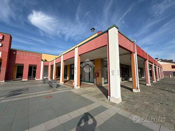NEGOZIO A RESANA