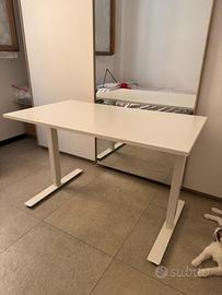 Scrivania Ikea modello Trotten bianca